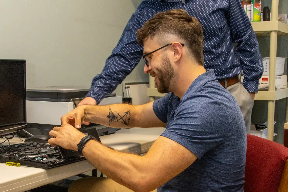 Iconium member Harry working to solve issues with laptop